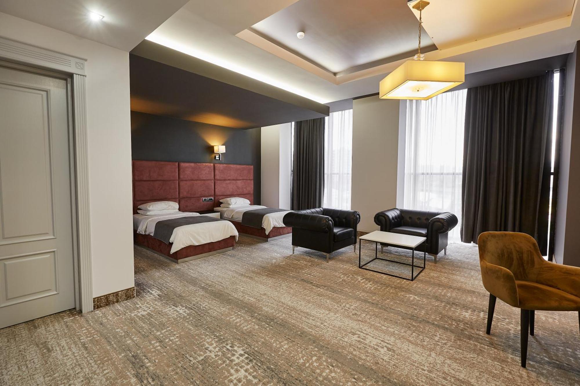 Aghababyan'S Hotel Erivan Exterior foto A suite at the hotel