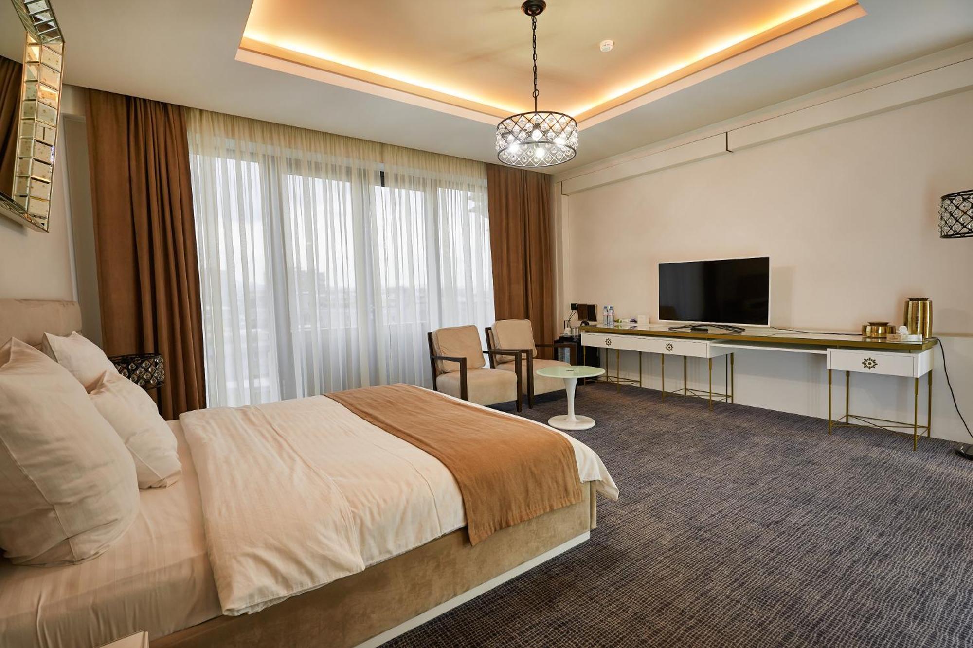 Aghababyan'S Hotel Erivan Exterior foto A bedroom at the hotel