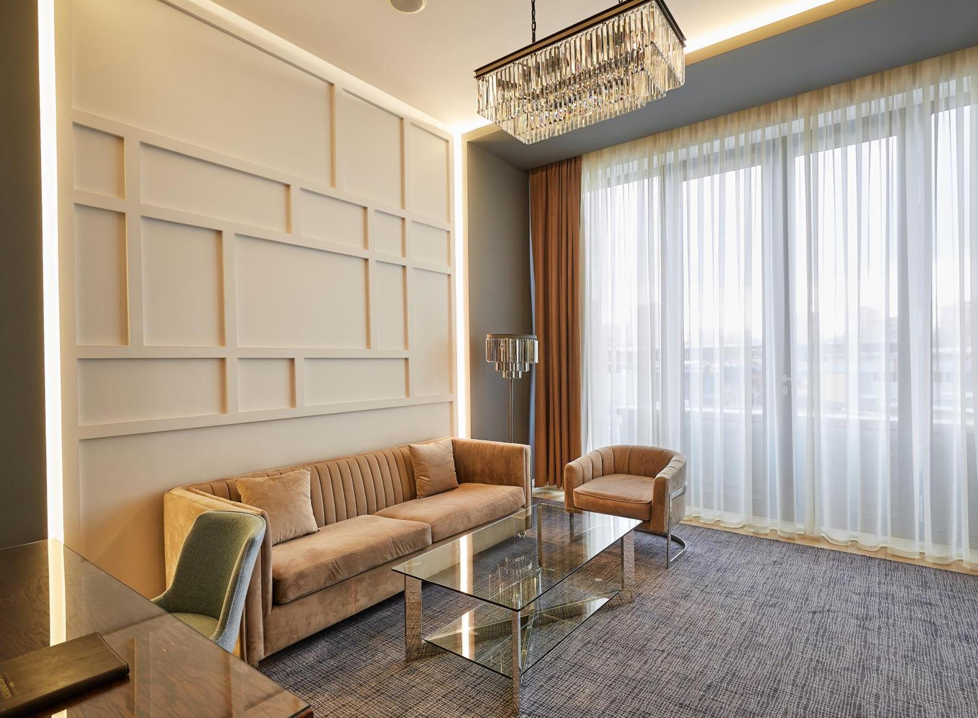 Aghababyan'S Hotel Erivan Exterior foto A living room in a suite at the hotel