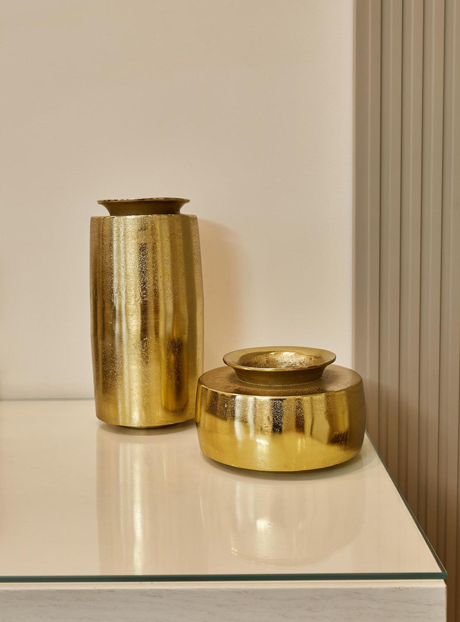Aghababyan'S Hotel Erivan Zimmer foto Gold ceramic vases