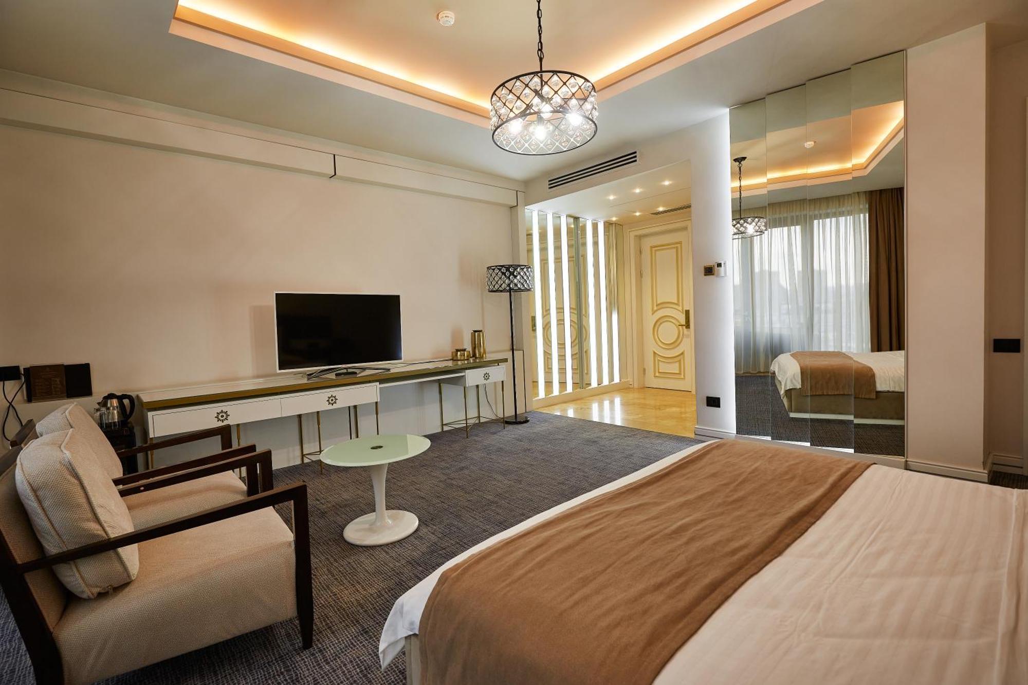 Aghababyan'S Hotel Erivan Zimmer foto A room at the hotel