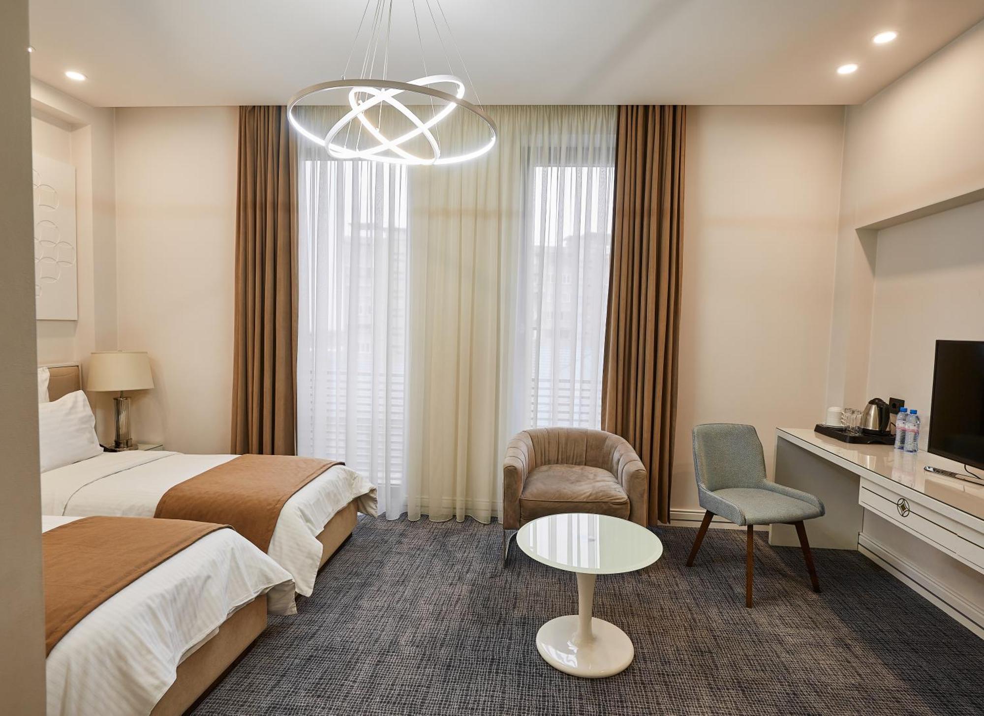 Aghababyan'S Hotel Erivan Zimmer foto A room at the hotel
