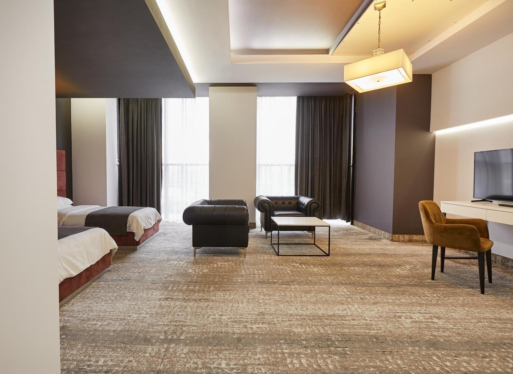 Aghababyan'S Hotel Erivan Zimmer foto A room at the hotel