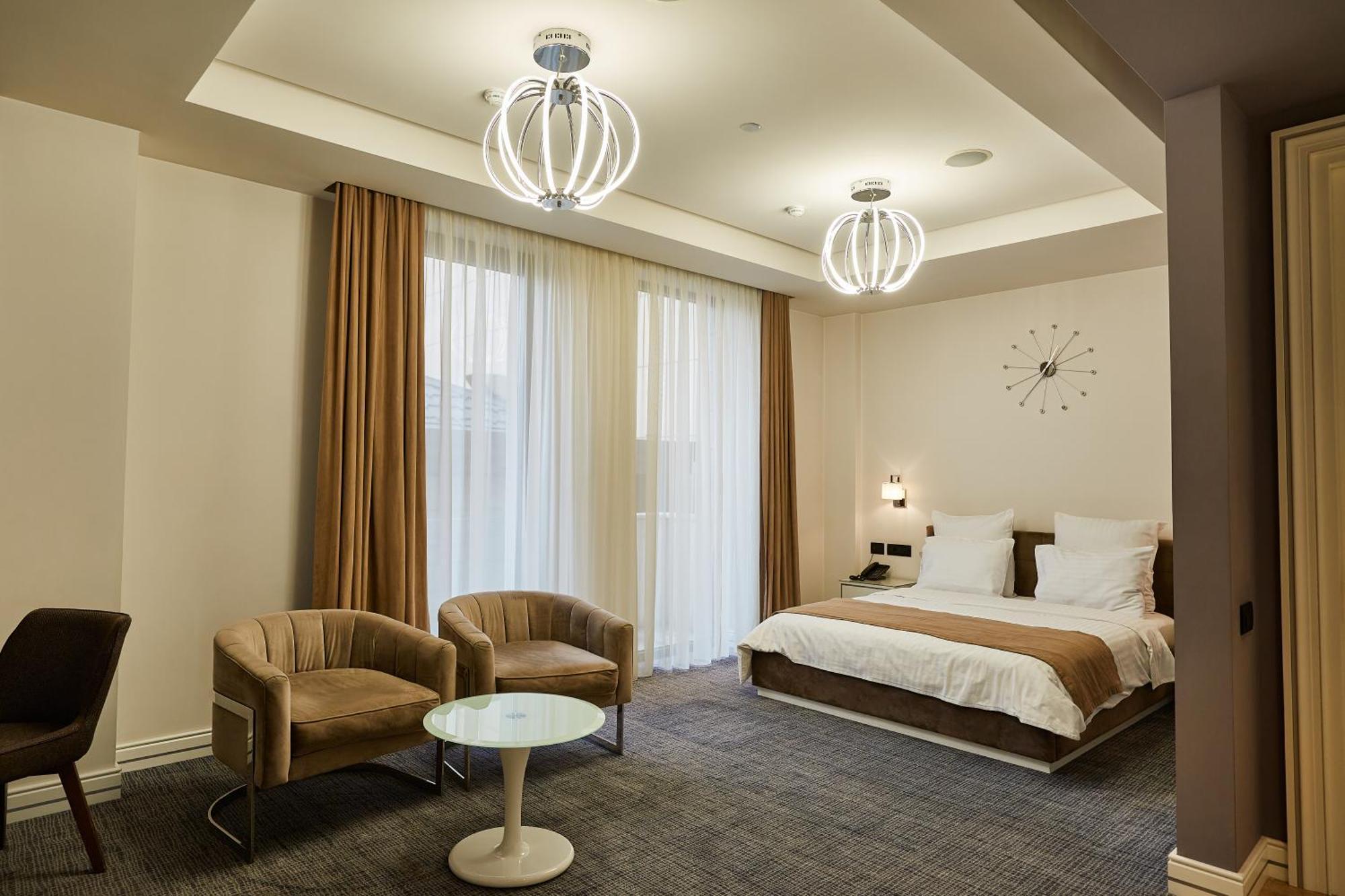 Aghababyan'S Hotel Erivan Zimmer foto A room at the hotel