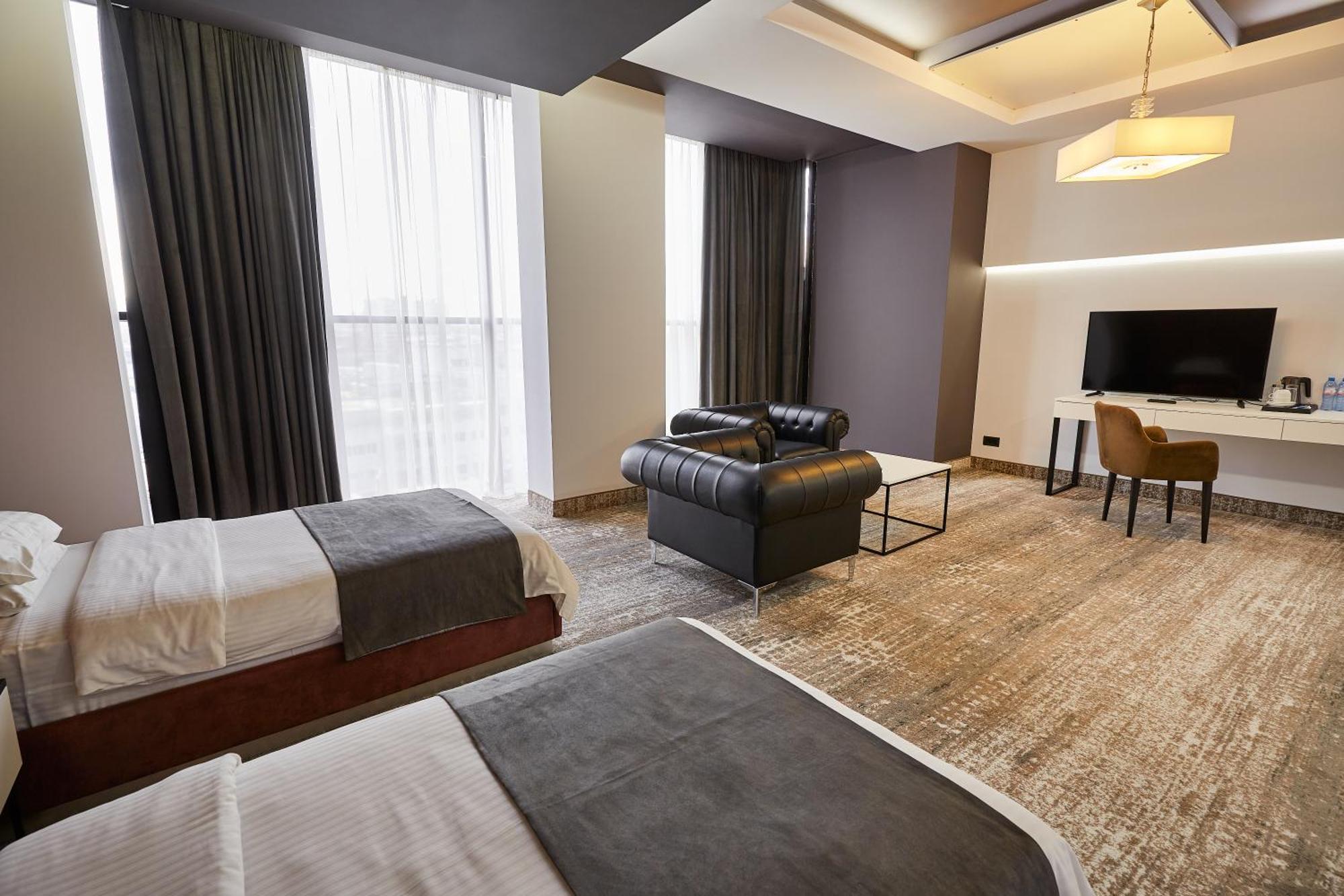 Aghababyan'S Hotel Erivan Zimmer foto A room at the hotel