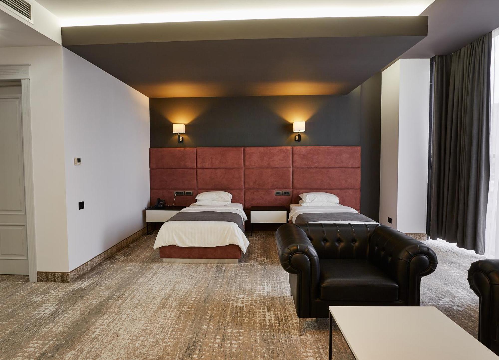 Aghababyan'S Hotel Erivan Zimmer foto A room at the hotel