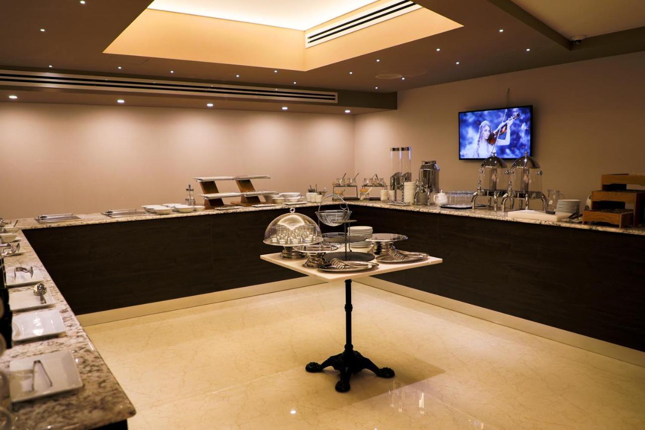 Aghababyan'S Hotel Erivan Exterior foto The lounge at the airport