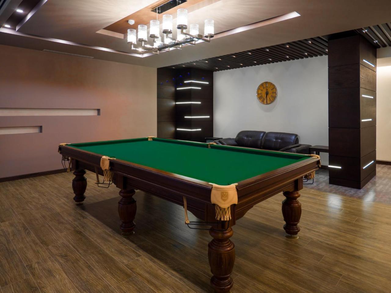 Aghababyan'S Hotel Erivan Exterior foto A pool table
