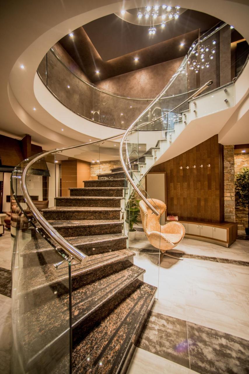 Aghababyan'S Hotel Erivan Exterior foto The lobby of the hotel