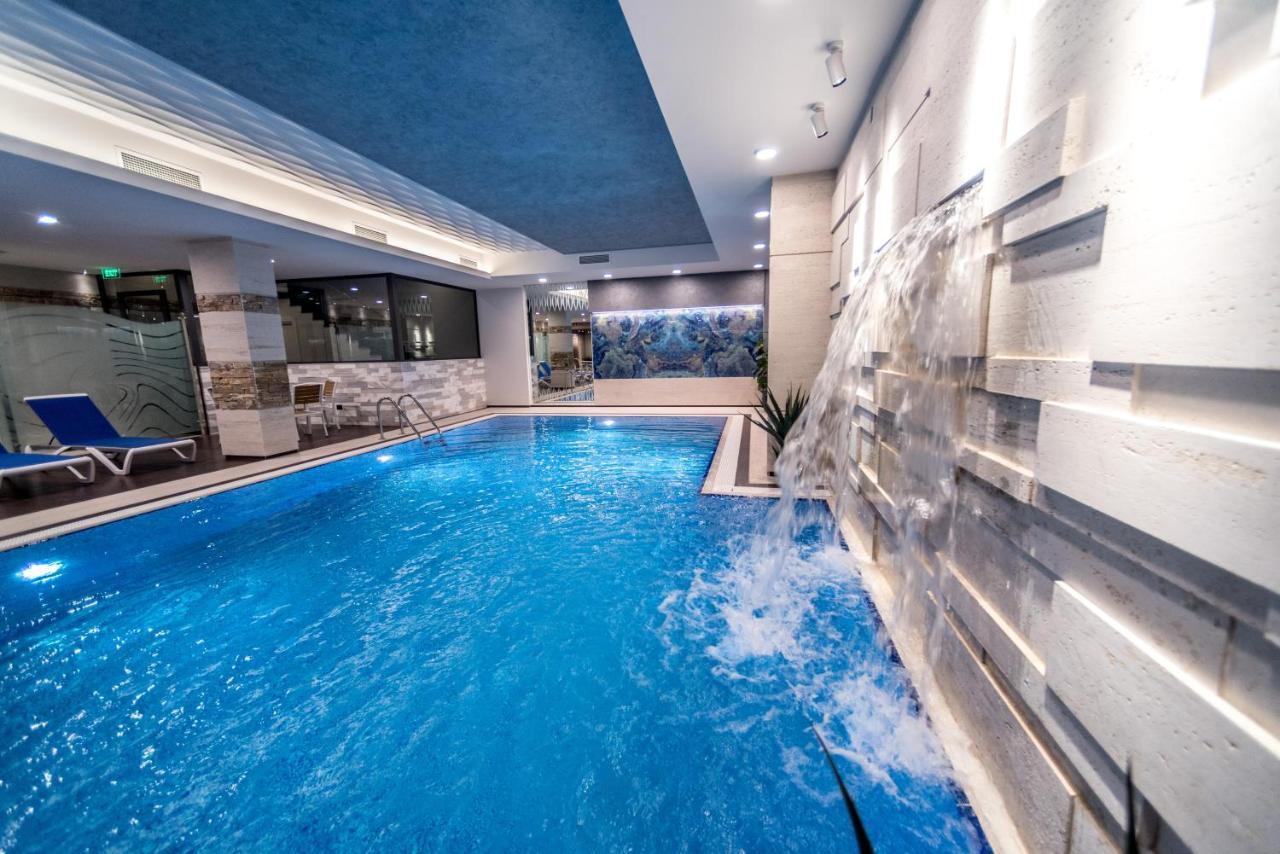 Aghababyan'S Hotel Erivan Exterior foto The swimming pool at the hotel