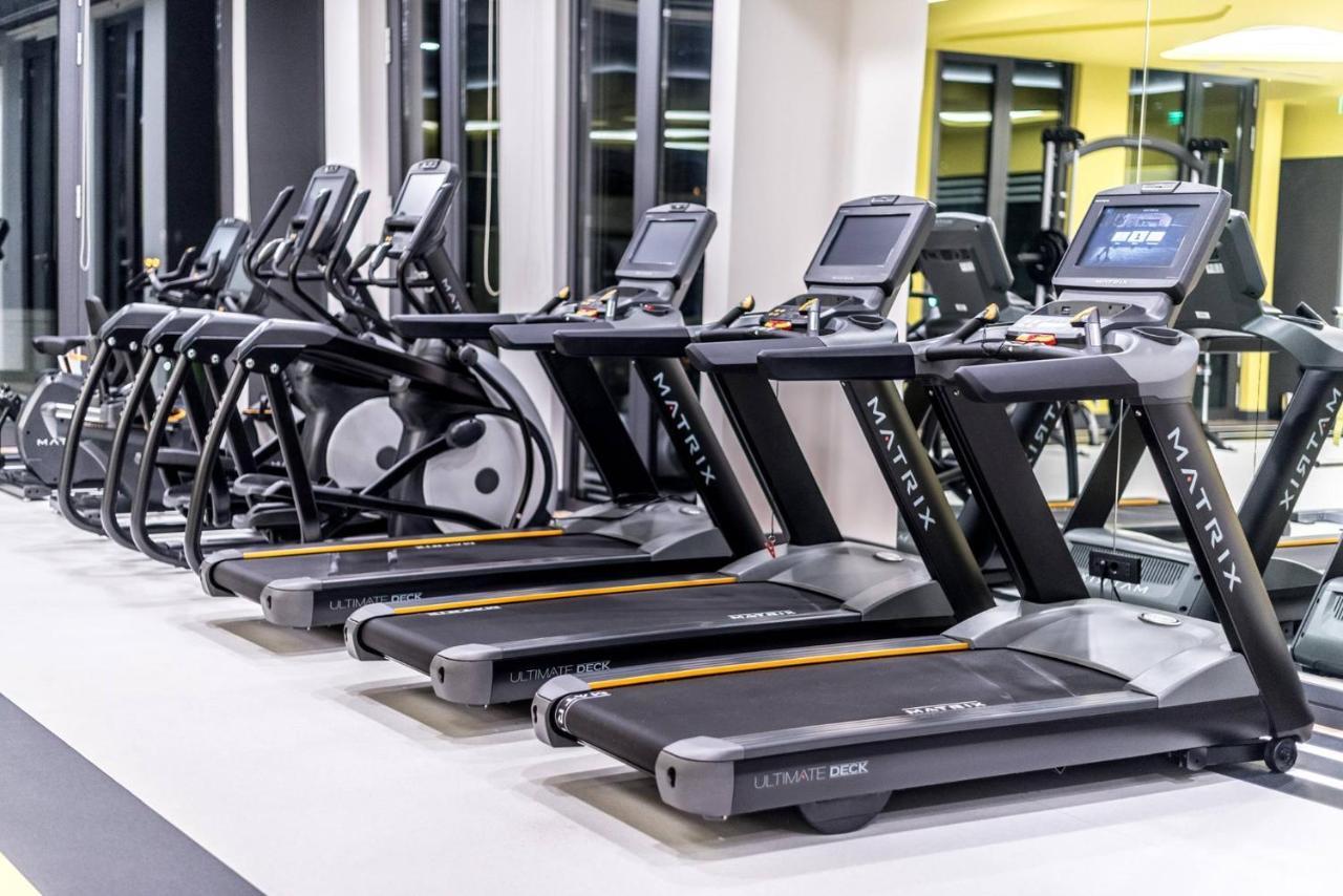 Aghababyan'S Hotel Erivan Exterior foto Treadmills in a gym